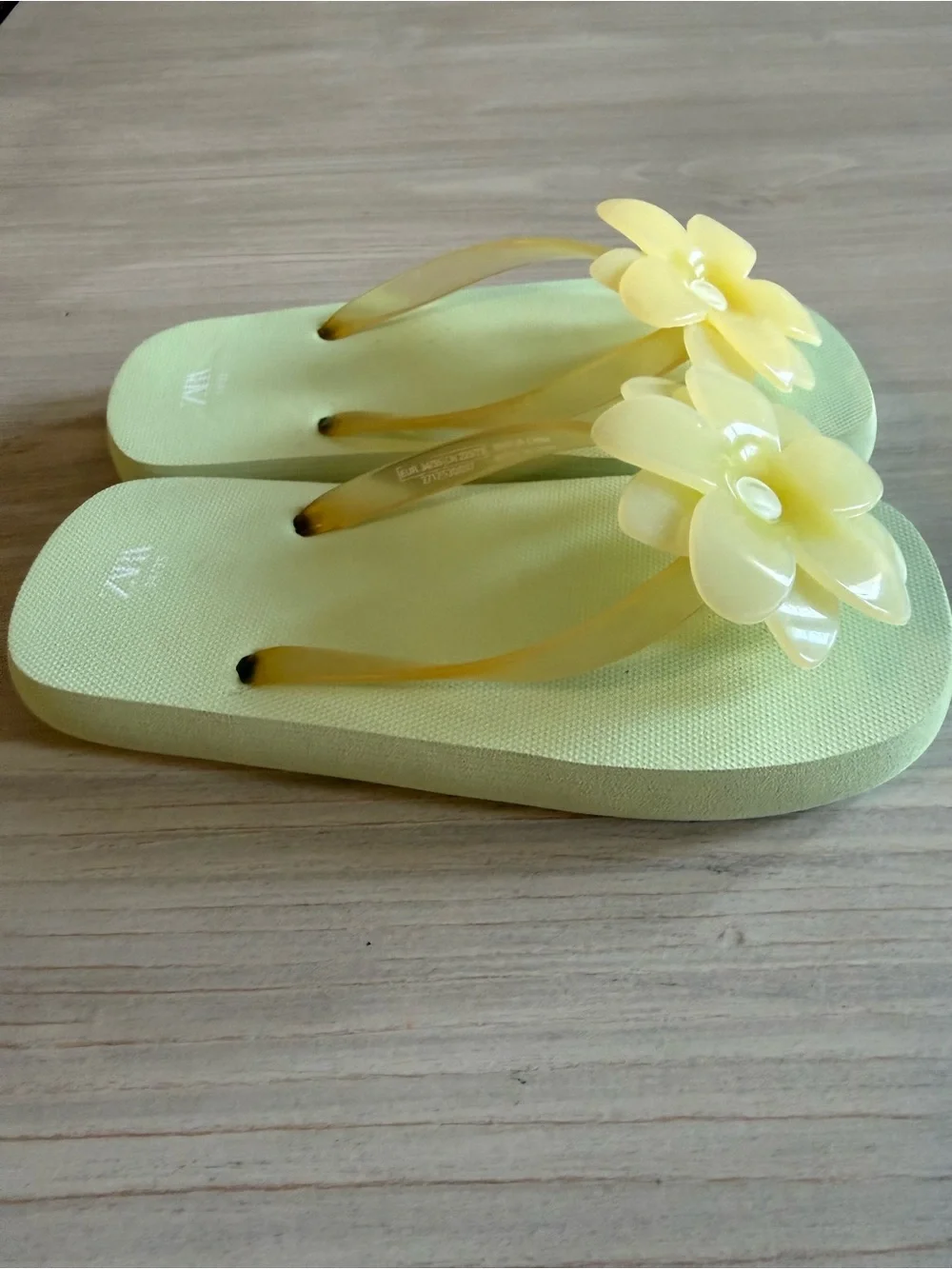 Zara Girls Yellow Floral Jelly Flip Flop Sandals NWOT
